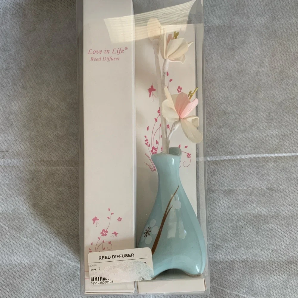NIB Love in Pastel Blue Reed Diffuser Vase with faux flowers